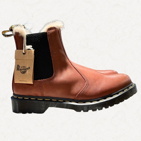 Dr. Martens 2976 Chelsea boots with WarmWair lining, Size 8 - Picture 1 of 5